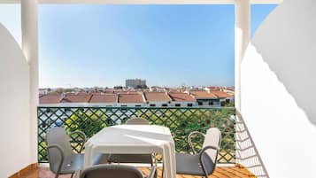Apartment, 1 Bedroom, Non Smoking, Balcony | Outdoor dining