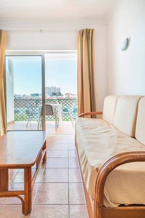 Apartment, 1 Bedroom, Non Smoking, Balcony | Living area - Apartamentos Turisticos Algoa Praia (Altura)