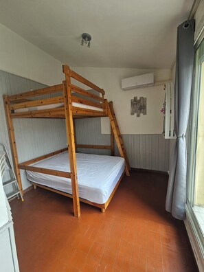 Room - Vrbo Property (Le Barcarès)