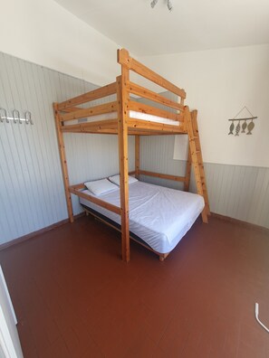 Room - Vrbo Property (Le Barcarès)