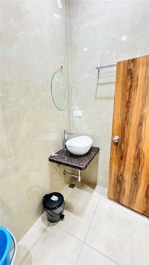 Comfort Triple Room | Bathroom | Shower, towels, soap, toilet paper - Shree Villa Guest House (Varanasi)