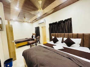 Comfort Triple Room | Free WiFi - Shree Villa Guest House (Varanasi)
