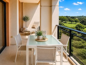 Outdoor dining - Vrbo Property (Mandelieu-la-Napoule)