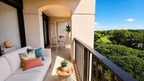 Outdoor dining - Vrbo Property (Mandelieu-la-Napoule)
