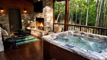 Outdoor spa tub
