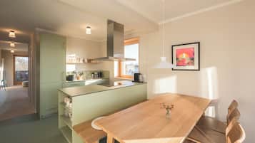 SEEZIEGE XL | Private kitchen | Fridge, oven, stovetop, dishwasher