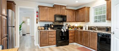 Coffee/tea maker, fridge, microwave, oven