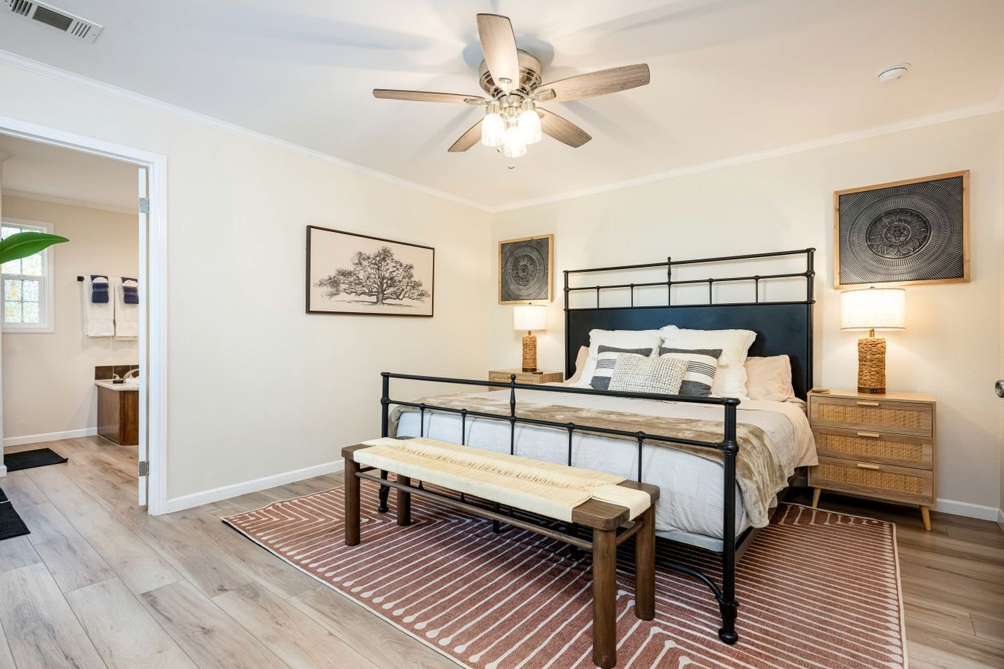 3 bedrooms, desk, iron/ironing board, WiFi