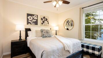 3 bedrooms, desk, iron/ironing board, WiFi