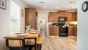 Coffee/tea maker, fridge, microwave, oven