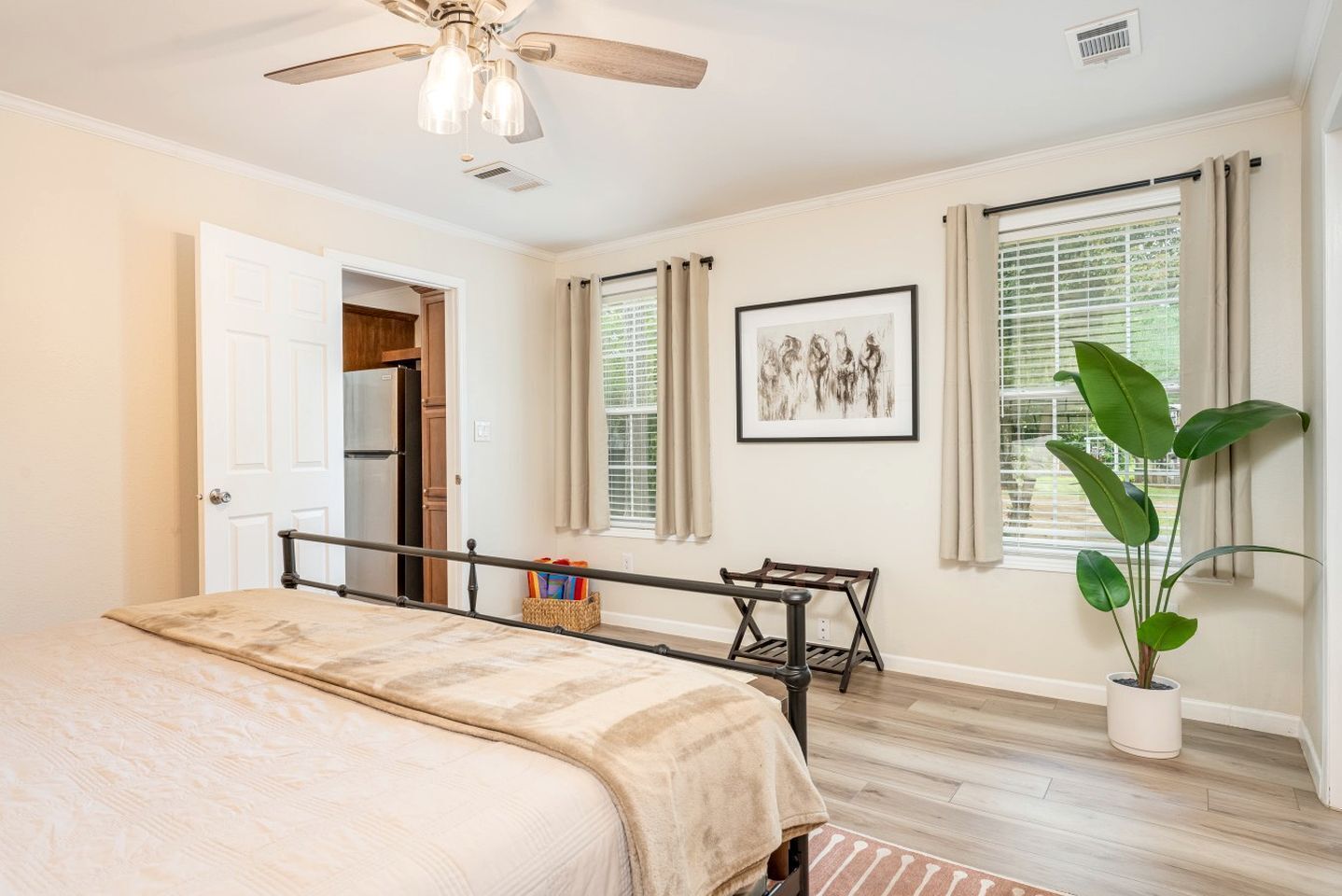 3 bedrooms, desk, iron/ironing board, WiFi