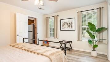3 bedrooms, desk, iron/ironing board, WiFi