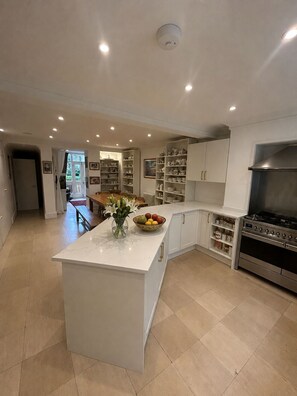 Dining - Super central, Marble Arch. En-suite large and light bedroom in a shared house (London)