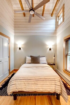 4 Schlafzimmer, Schreibtisch, WLAN, Bettwäsche