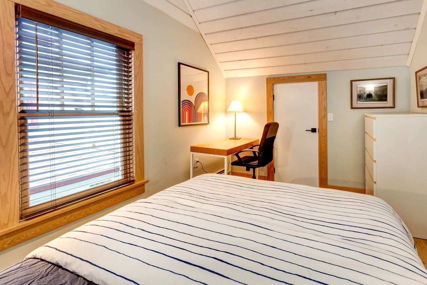 4 chambres, bureau, Wi-Fi, literie fournie