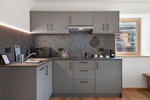 Coffee/tea maker, fridge, microwave, stovetop