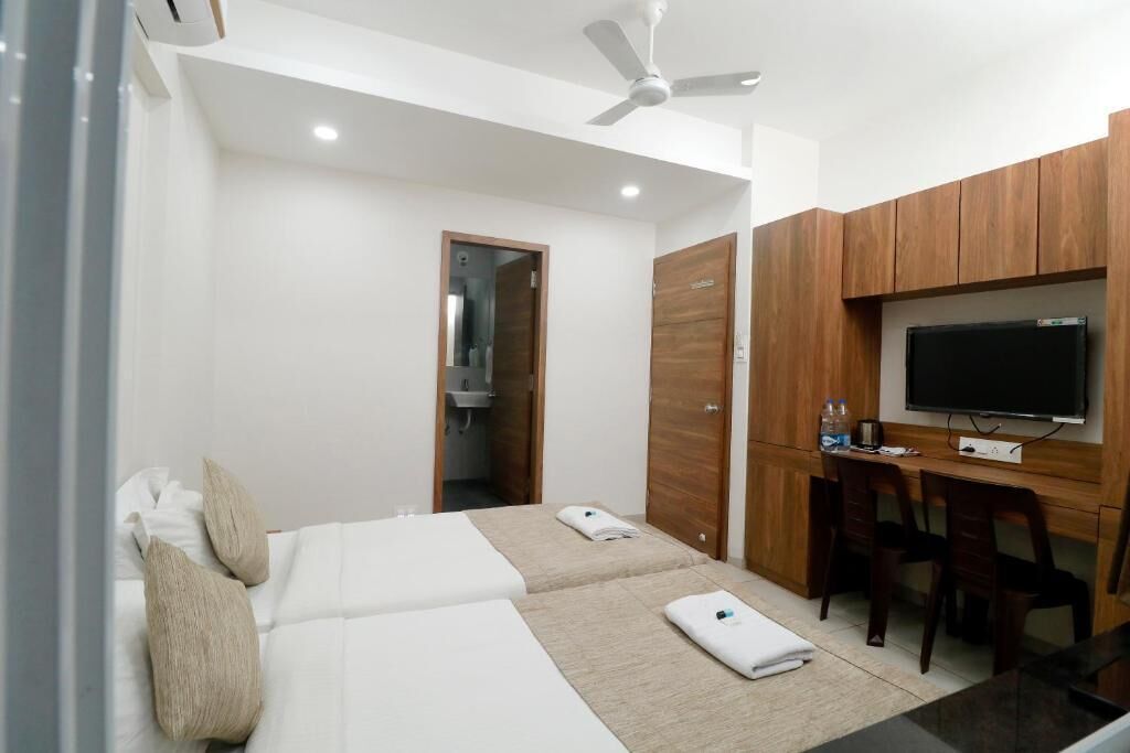 Deluxe Room | Desk, free WiFi