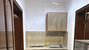 Family Room | Private kitchen | Mini-fridge, oven