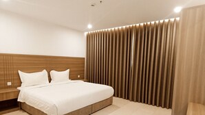 In-room safe, blackout curtains, free WiFi