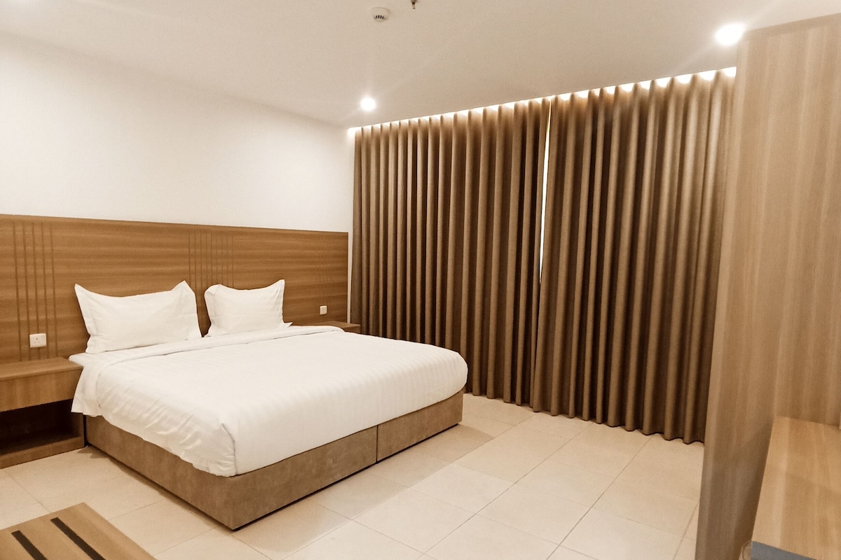 In-room safe, blackout curtains, free WiFi