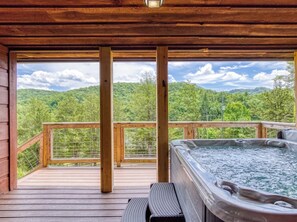 Outdoor spa tub - Rivers Ridge & Guest House - New Listing (Sevierville)