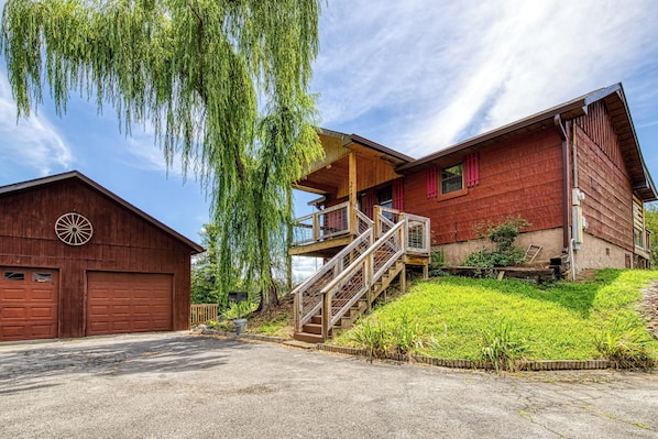 Exterior - Rivers Ridge & Guest House - New Listing (Sevierville)