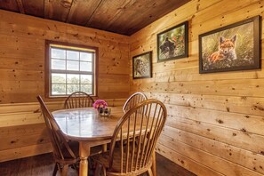 Dining - Rivers Ridge & Guest House - New Listing (Sevierville)