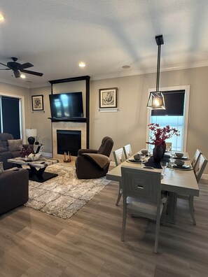 Dining - Luxury Designer Home • Disney, Universal & Downtown (Winter Park)