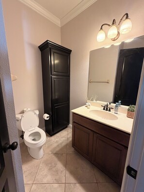 Shower, jetted tub, towels, soap - Luxury Designer Home • Disney, Universal & Downtown (Winter Park)