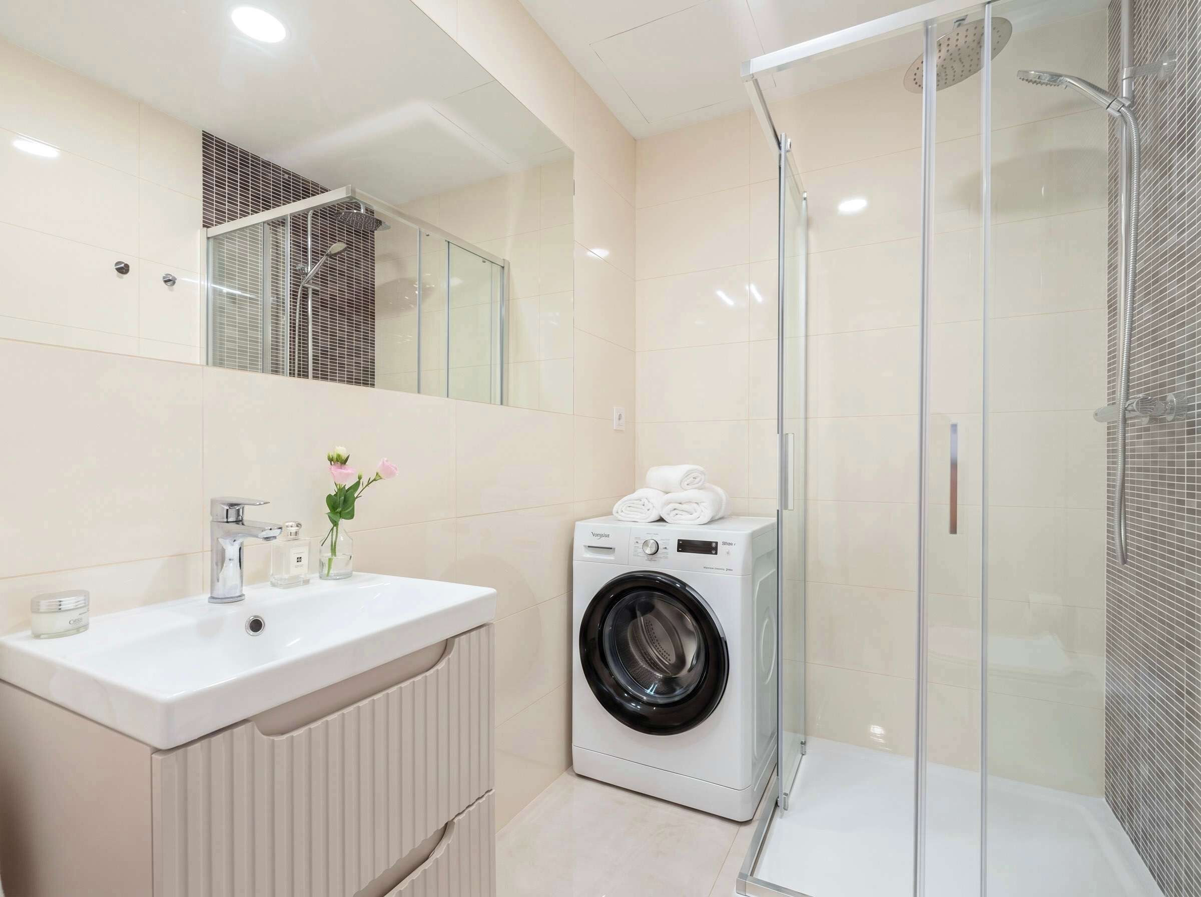 Shower, hair dryer, shampoo