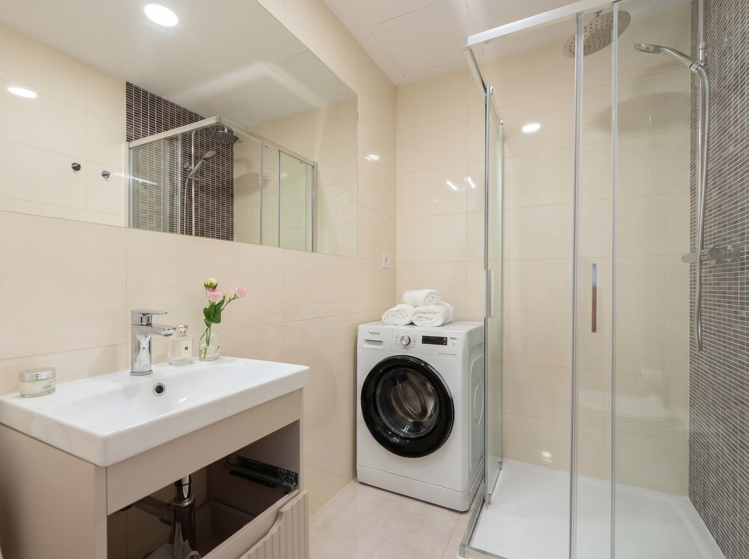 Dusche, Haartrockner, Shampoo