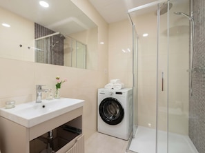 Dusche, Haartrockner, Shampoo