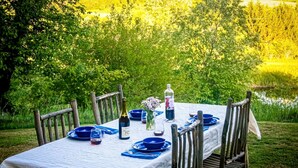 Outdoor dining - Peaceful Cabin Retreat with Mountain Views & Private Acreage in Hamden, New York (Hamden)