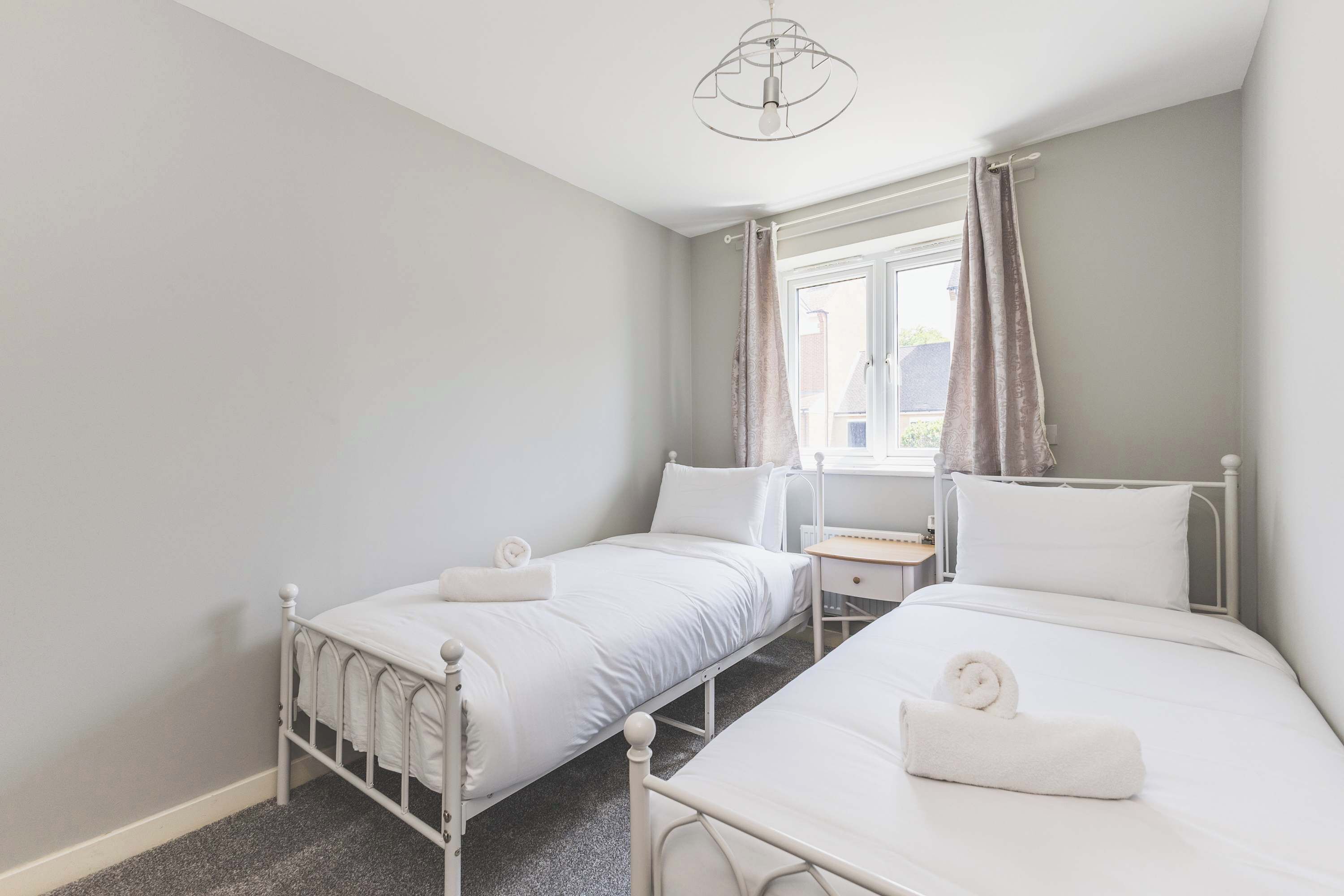 2 bedrooms, iron/ironing board, internet, bed sheets