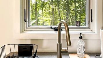 Stovetop, coffee/tea maker, electric kettle, toaster