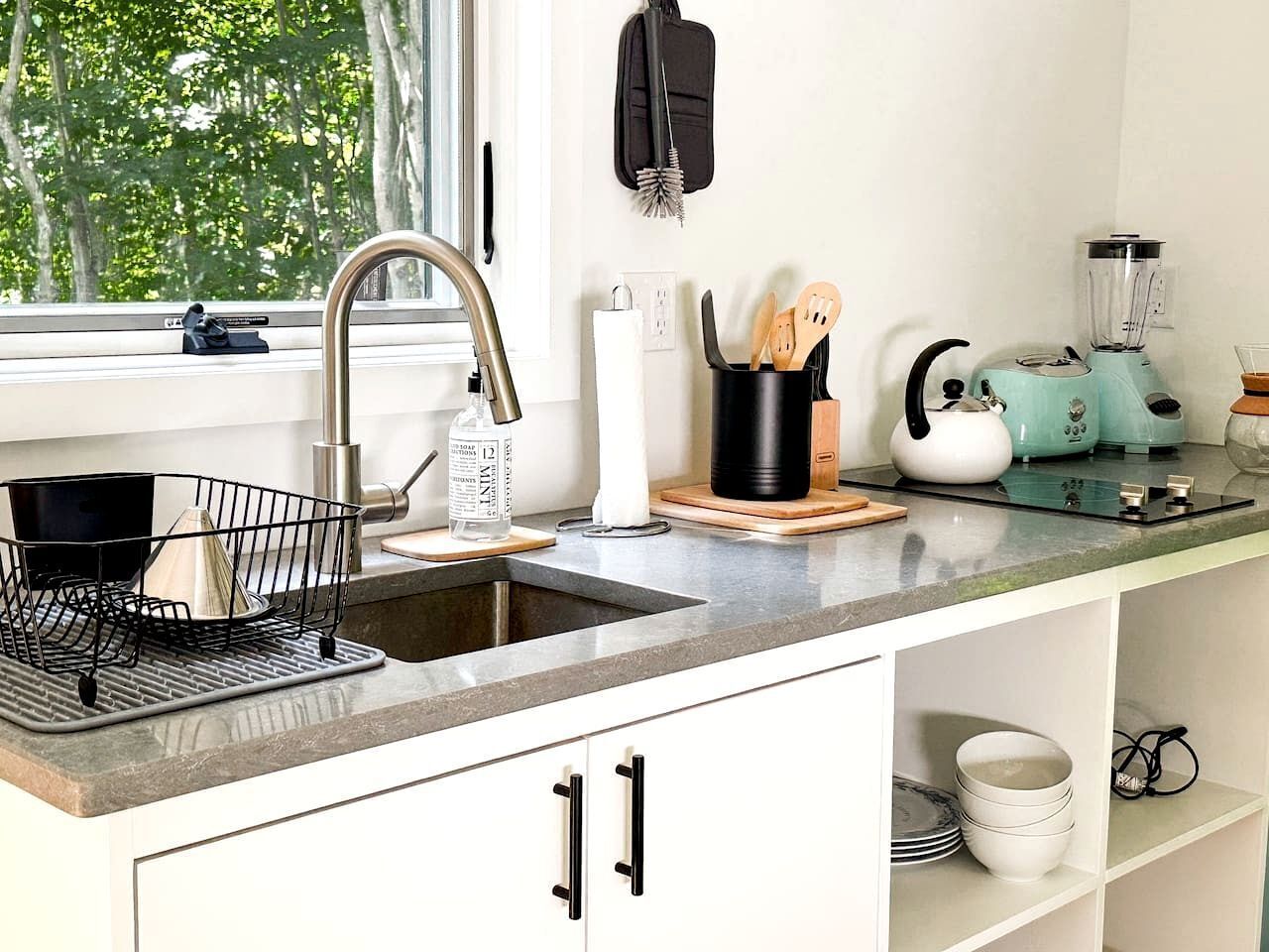Coffee/tea maker, stovetop, electric kettle, toaster