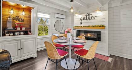 Cupids Cottage Hot Tub, BBQ + Deck, Parking
