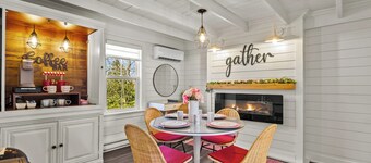 Cupids Cottage Hot Tub, BBQ + Deck, Parking