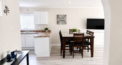 Elizabeth Ave 3BR Stay Parking Pet Friendly