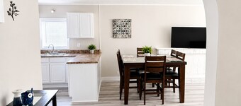 Elizabeth Ave 3BR Stay Parking Pet Friendly