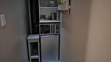 Standard-Doppelzimmer, Terrasse, Blick auf den Innenhof | Eigene Küche