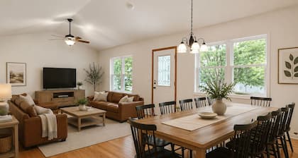 3-bedroom house in Decorah: Sleeps 12, hot tub, close to river and bike trails