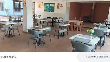 Superior Double or Twin Room, Pool View | Dining