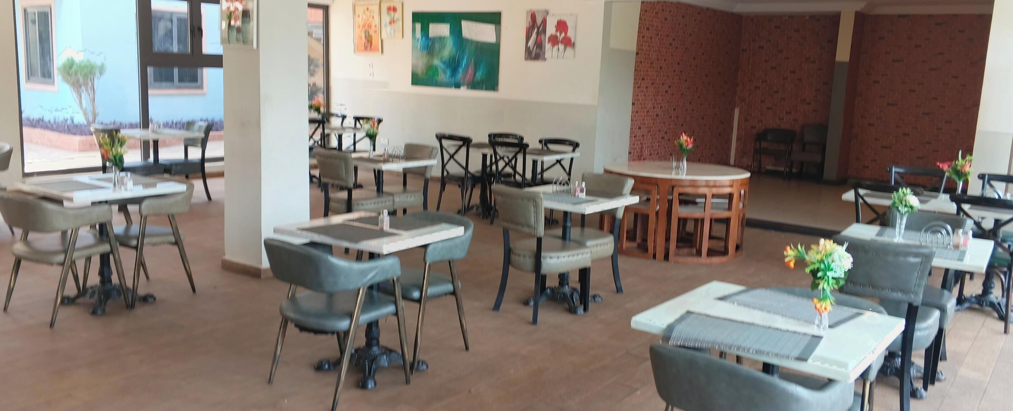 Superior Double or Twin Room, Pool View | Dining