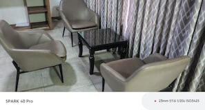 Junior Studio Suite, City View | Interior