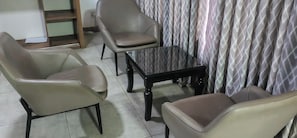 Junior Studio Suite, City View | Interior