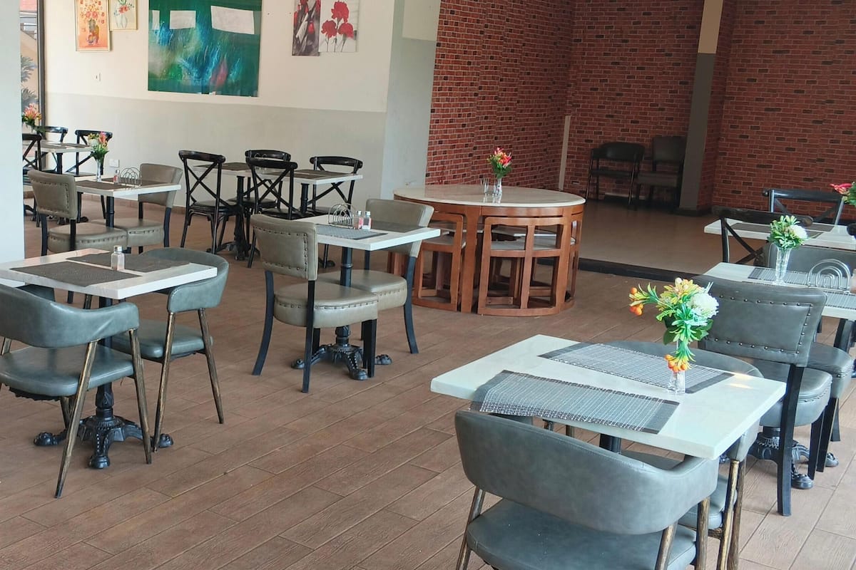 Superior Double or Twin Room, Pool View | Dining