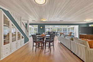 Interior - The Treehouse on Jekyll Island (Jekyll Island)