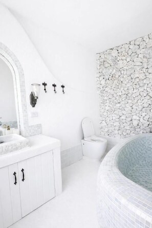 Luxury-Doppelzimmer, Terrasse, Gartenblick | Badezimmer
