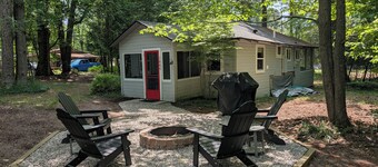 NEW! Jack-in-the-Pulpit - Cute and Cozy Cabin with Woodsy Nature Vibes! Includes Firepit Area, Grill, and Window A/C Unit! Perfect Getaway Location for Family and Friends!